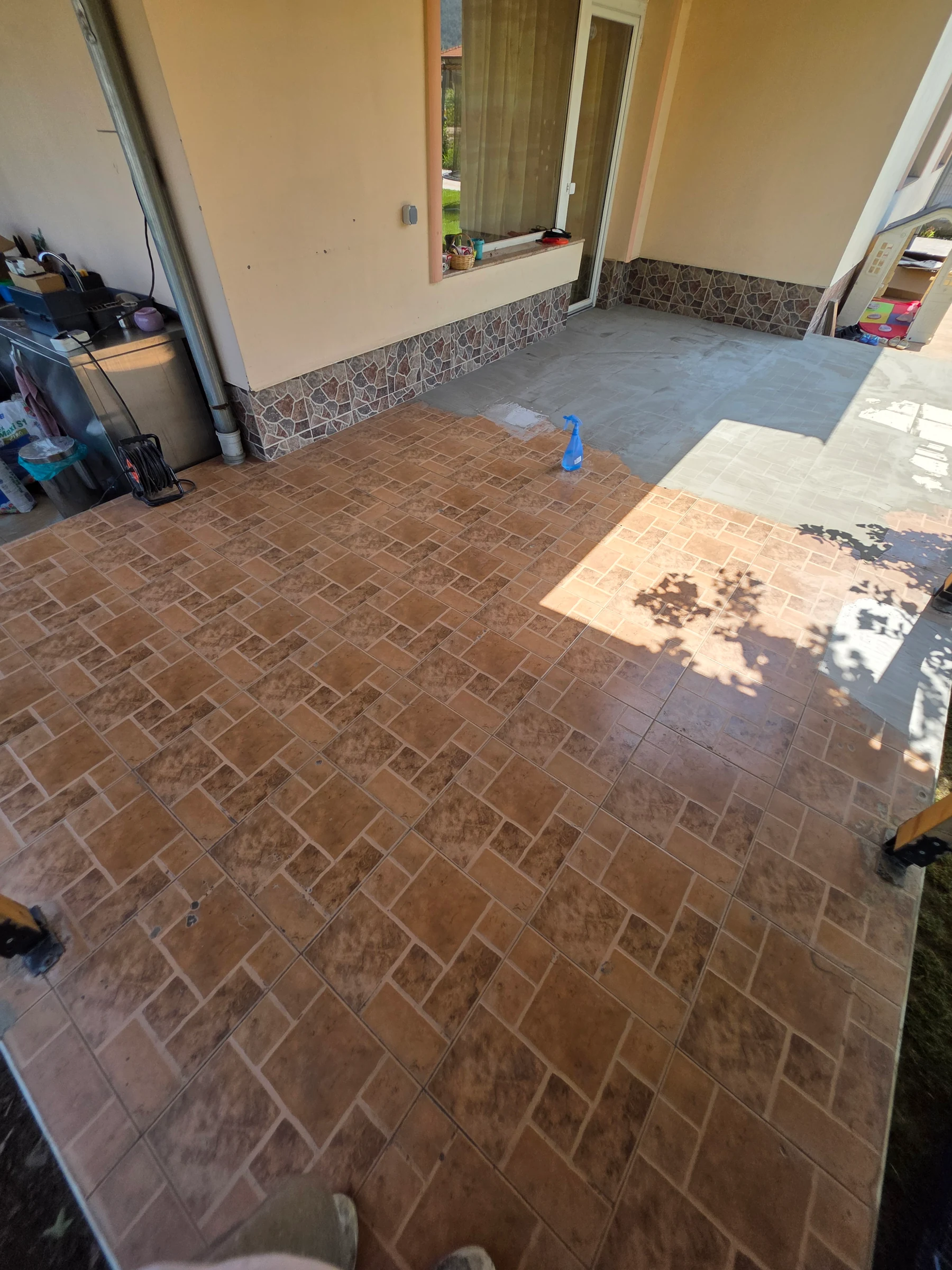 Original small-format brown floor tiles before the renovation.